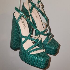 Azalea Wang Green Croc-Embossed Platform Heels